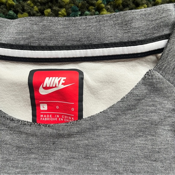Nike Tech Grey Fleece Pullover (L) - Picture 2 of 8